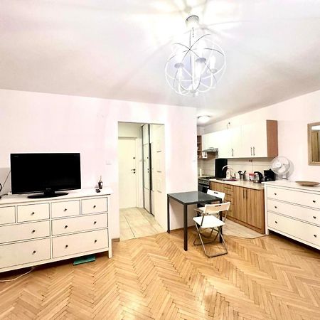 Entire Studio In Centrum Daire Varşova Dış mekan fotoğraf