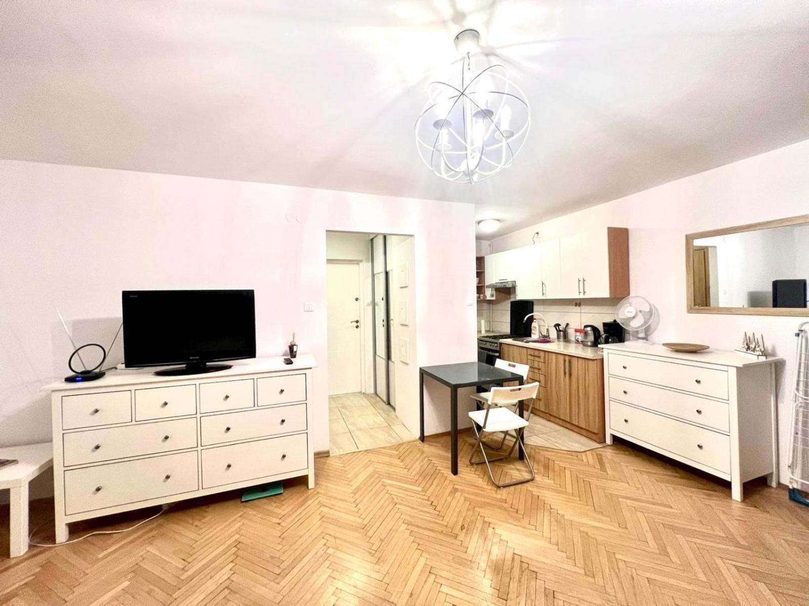 Entire Studio In Centrum Daire Varşova Dış mekan fotoğraf
